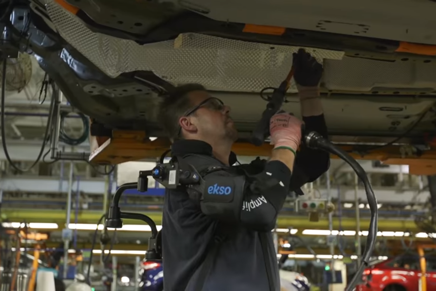 Ford teste des exosquelettes